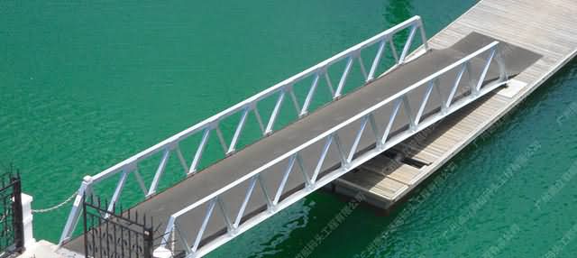 深圳浪骑游艇码头活动引桥