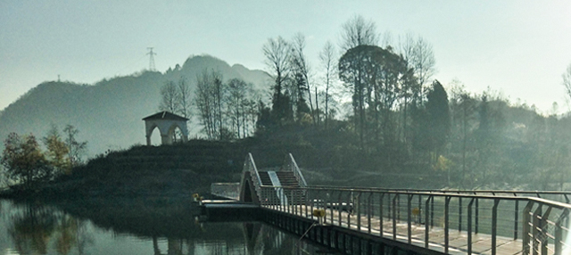 六盘水明硐湖东部国际城景观浮桥工程